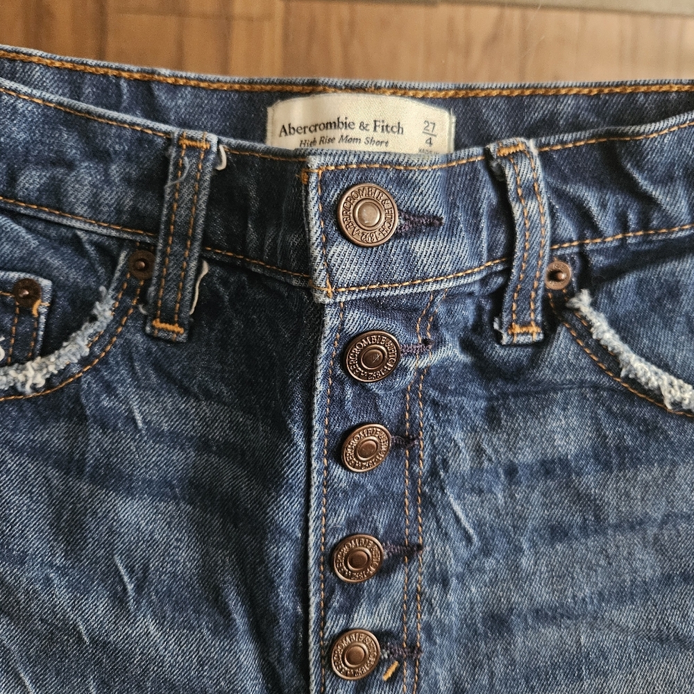 A&F High Rise Mom Short Jeans - Picture 2 of 5